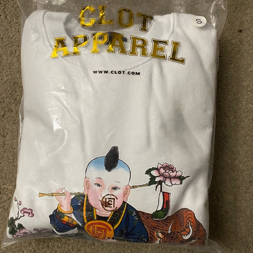 Clot sweater